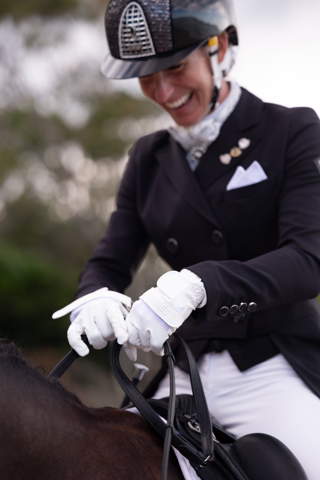 SteadyHands Riding Gloves - WHITE