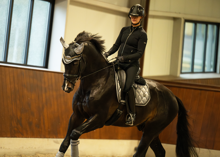 'द ड्यूक' ग्रे मेरिनो टॉप फ्लीस ज्वेल सैडल पैड