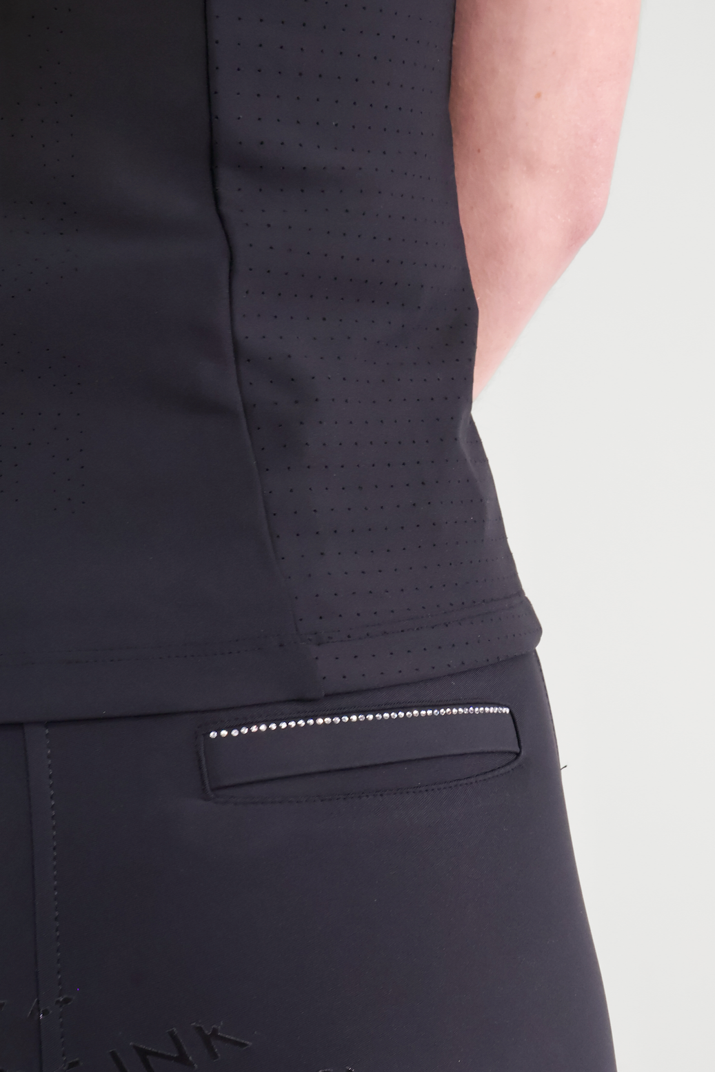 Essential Tank-Black